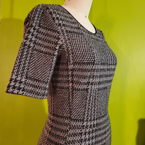 Theory Gray Glen Plaid Nikay Stretch Fit and Flare Dress - Picture 7 of 12